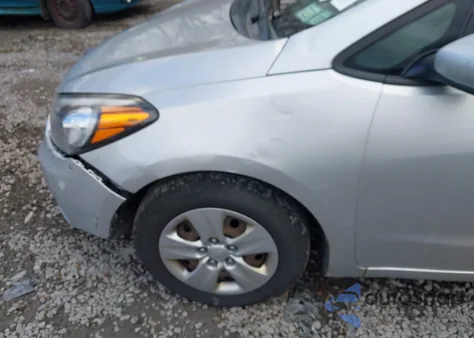 2016 Kia Forte Lx z USA, uszkodzony, nr VIN KNAFK4A60G5515623